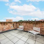 Modern 3 Bedroom House With Balconies & Parking