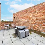 Modern 3 Bedroom House With Balconies & Parking