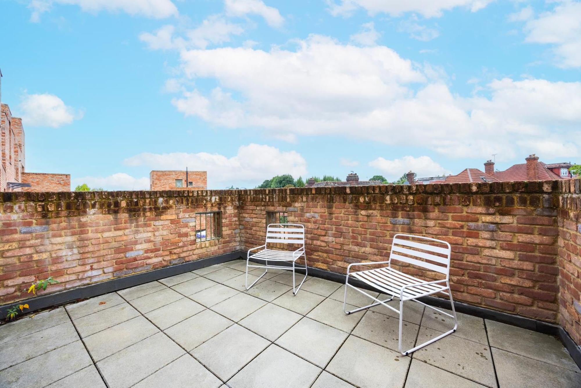 Modern 3 Bedroom House With Balconies & Parking Appartamento *