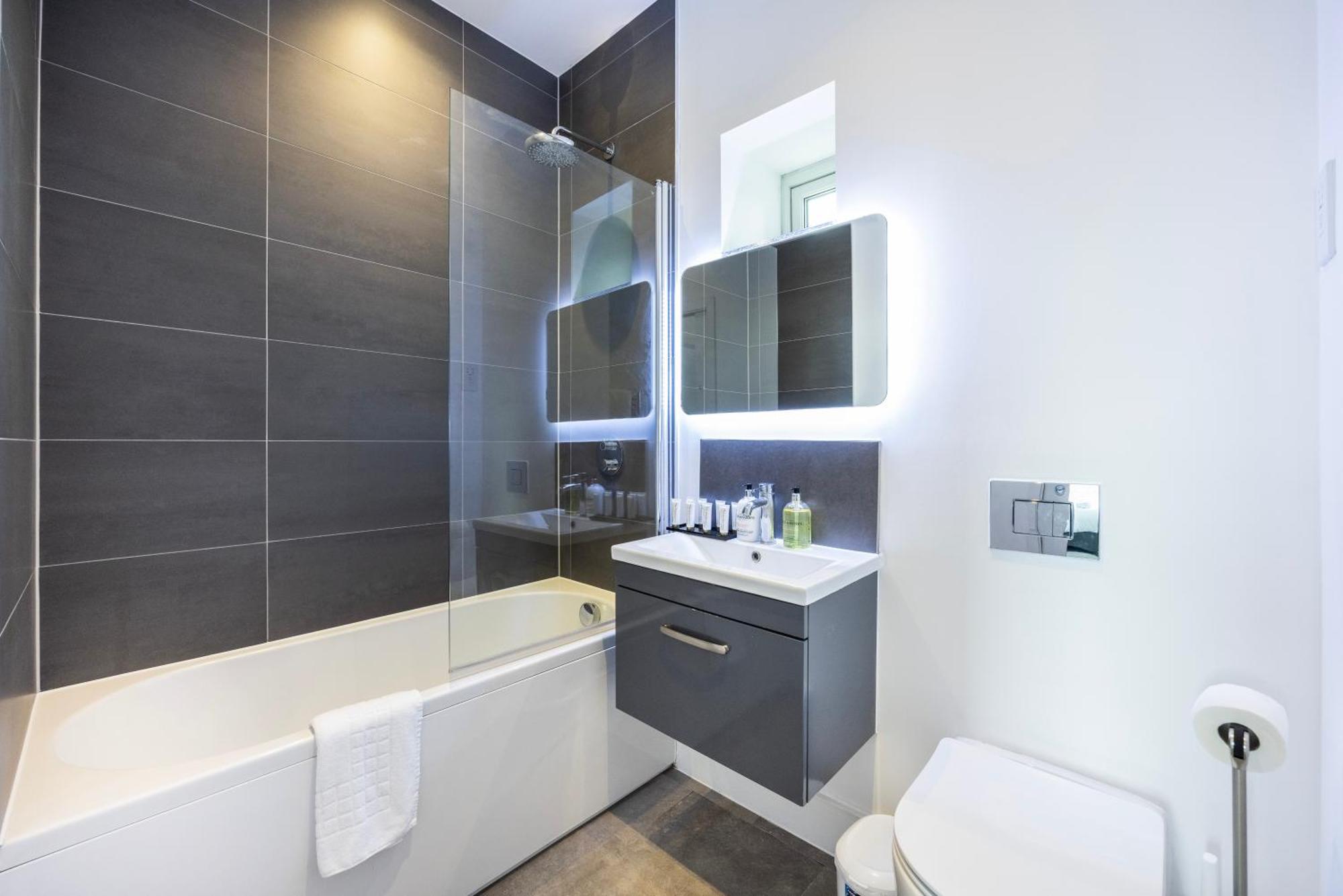 Modern 3 Bedroom House With Balconies & Parking